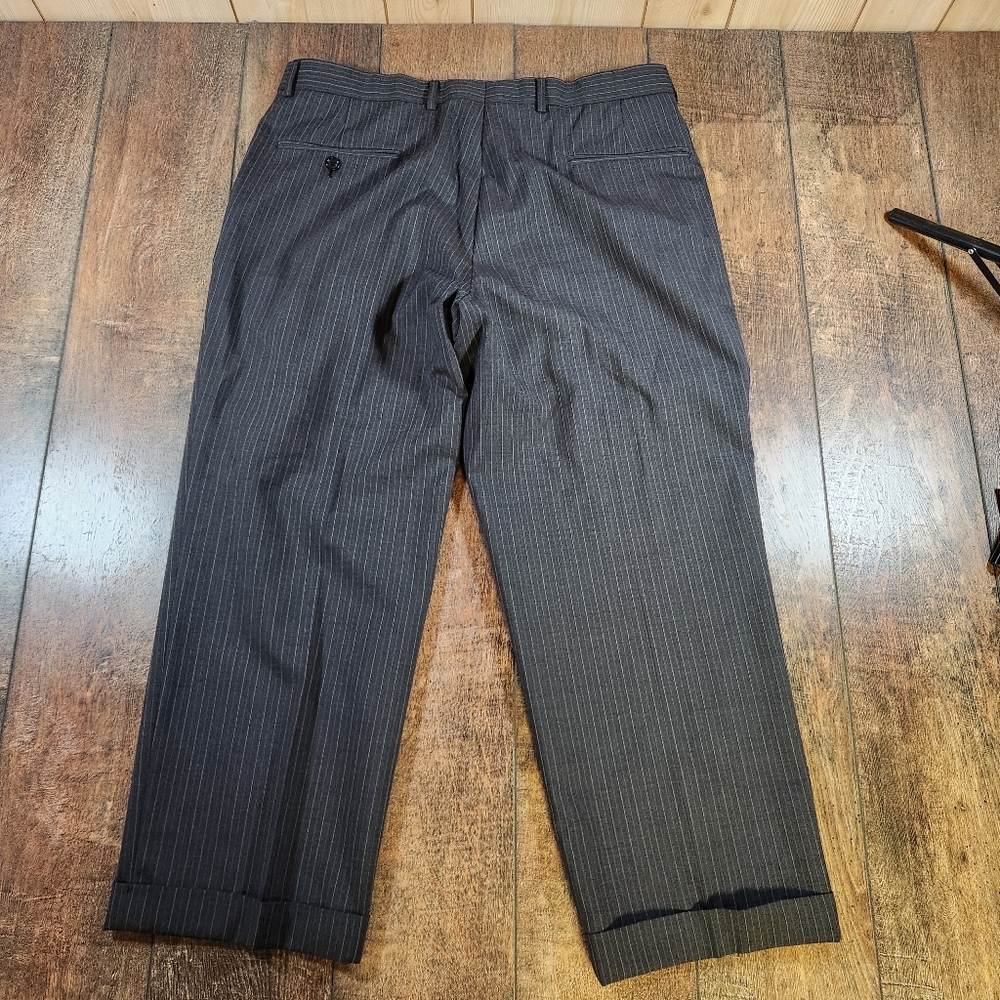 Jos. A. Bank Stays Cool 2 Piece Suit Mens Size 42S 36x25 Charcoal Gray Pinstripe - Picture 11 of 13